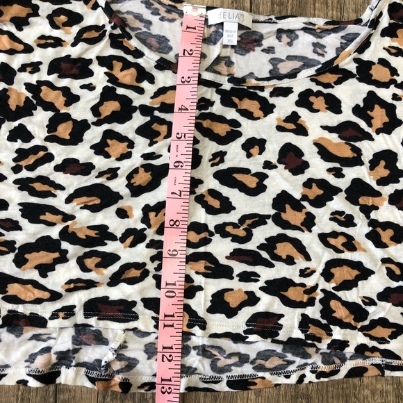 Delia’s Cheetah print Crop top - Picture 4 of 7
